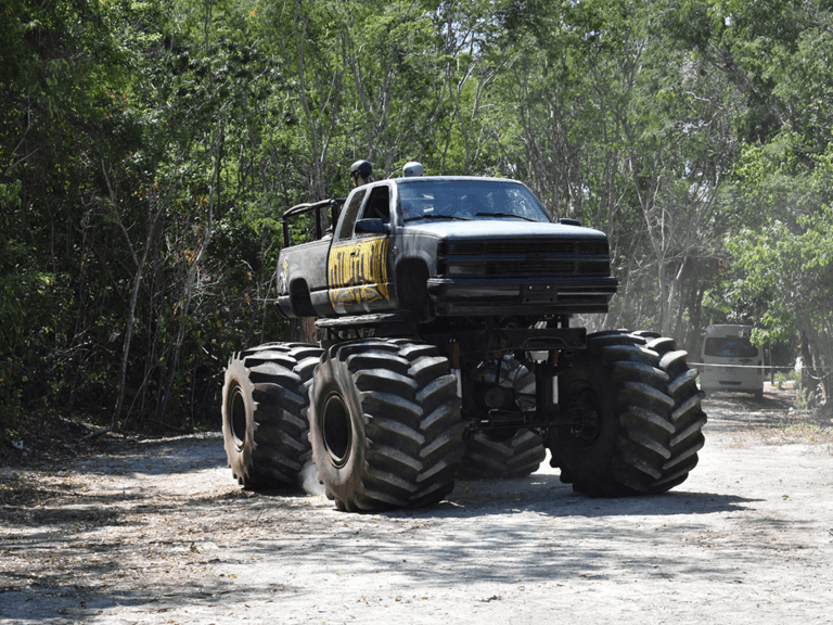 Monstertruck Pistón Pueblo Cancun